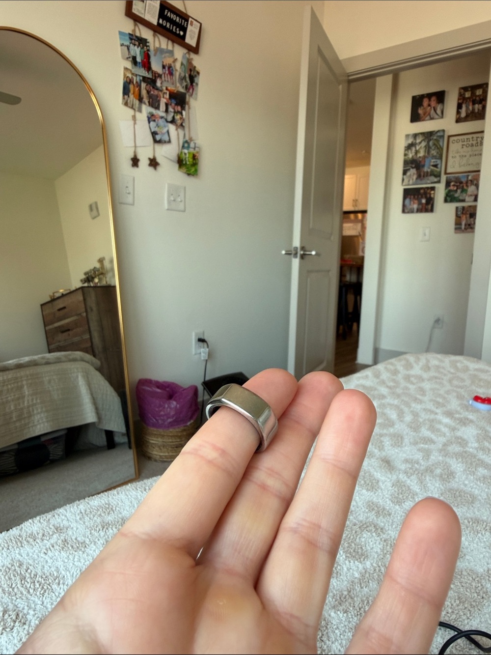 Oura Ring in Silver - Picture 4 of 5